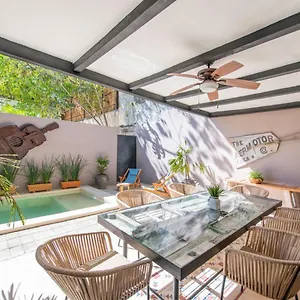 https://casa-balada-en-santa-lucia-centro-merida.hotelsmerida.org